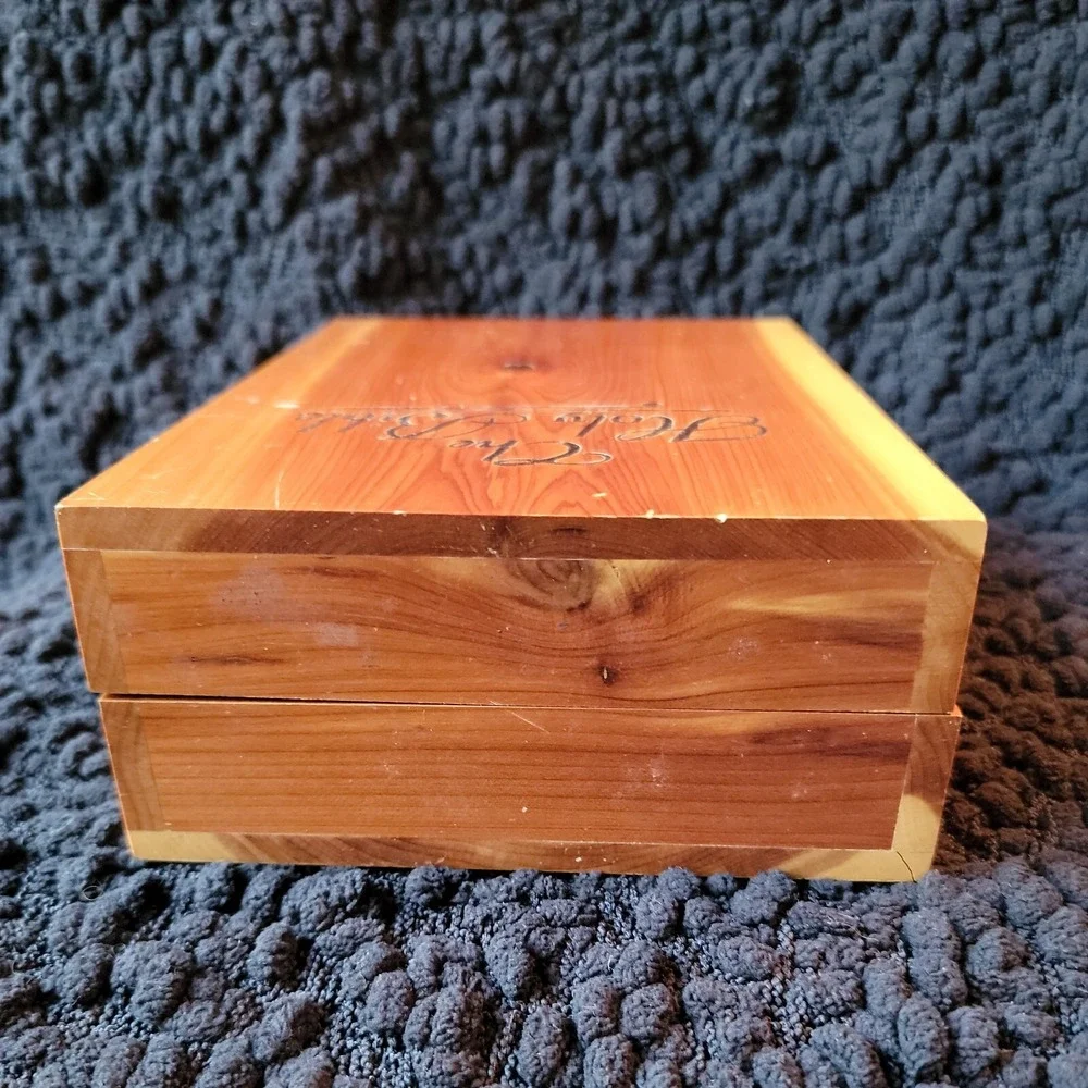Vintage Holy Bible Prince Of Peace Moose‎ Lodge Mem. in Cedar Box Minnesota Book